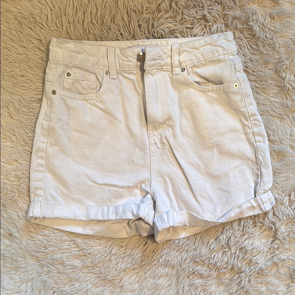 White High-Waisted Jean Shorts with Frayed Hem